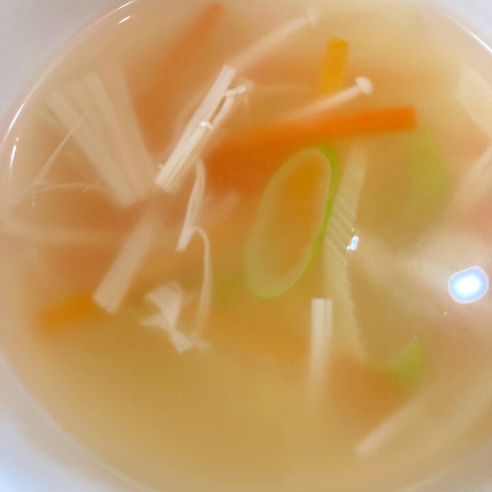 えのき、人参、ネギの中華スープ